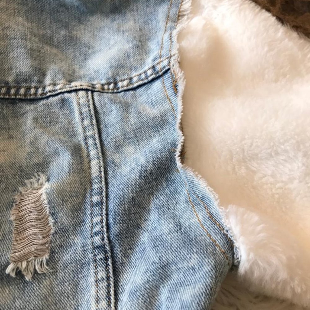 Jean Jacket Faux Fur Hood and Sleeves NEW! - Picture 9 of 15